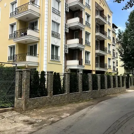 Магнолия Резиденс 3 Apartment *
