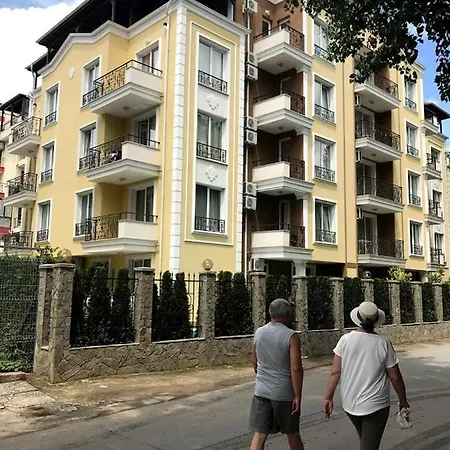 Магнолия Резиденс 3 Apartment