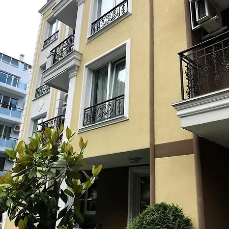 Apartment Магнолия Резиденс 3 *